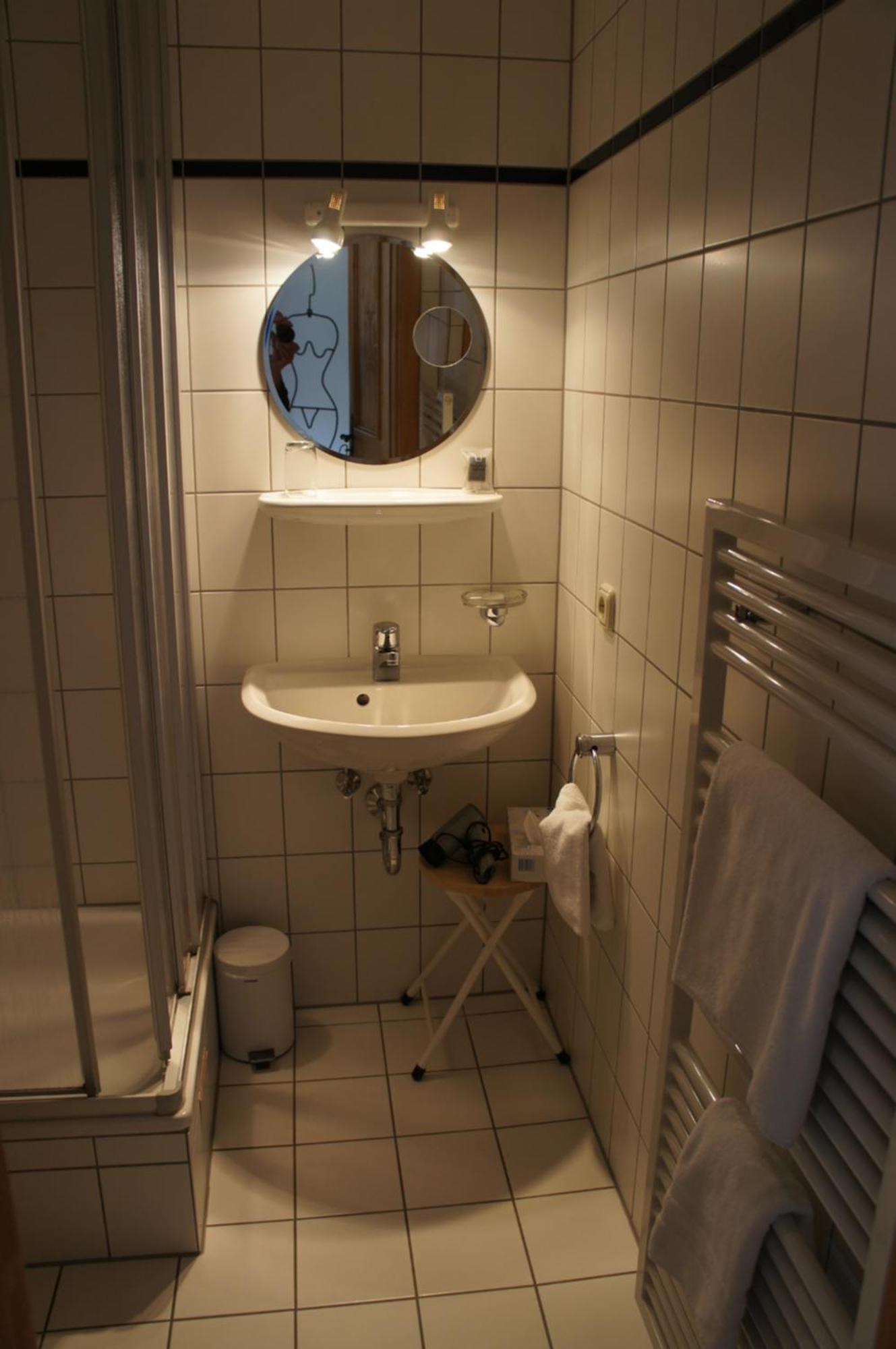 Hotel Schwarzer Adler Erlangen Habitación foto